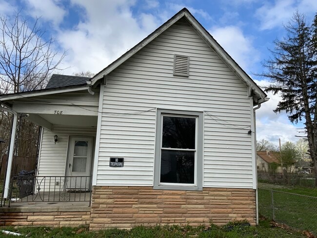 Building Photo - 708 Harmon St Rental