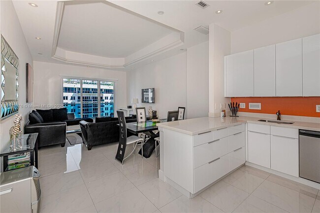 Building Photo - 2301 Collins Ave Unit 1619 Rental