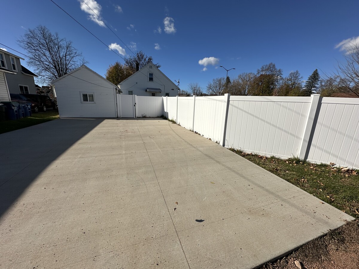 Photo - 715 W Thomas St