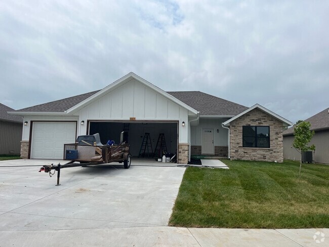 Building Photo - BRAND-NEW 3-bedroom, 2-bath, 3-car garage ... Rental
