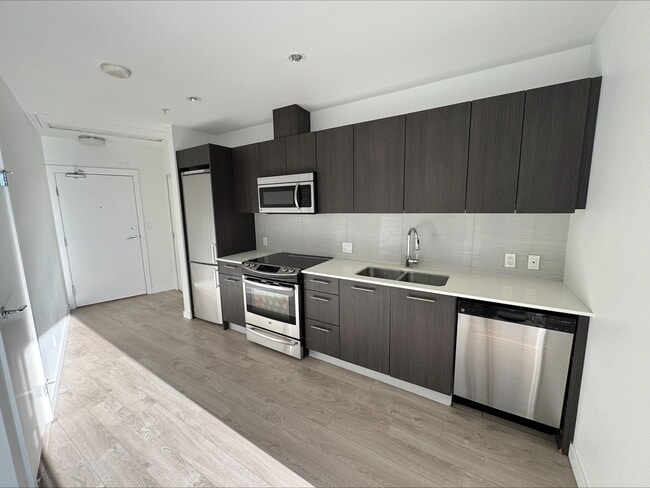 Building Photo - Centre West - 1717 Unit 1717