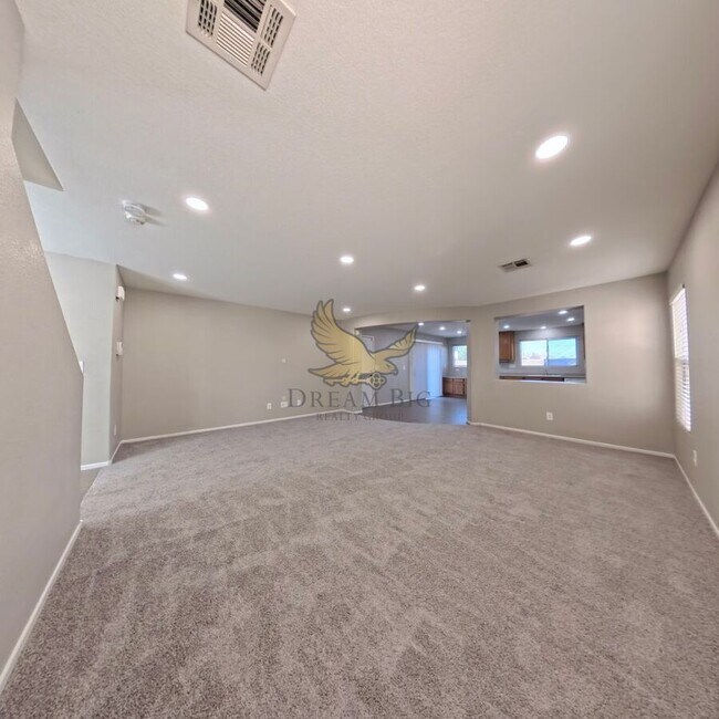 Photo - 548 Haunts Walk Ave