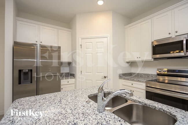 Photo - 336 Corbel Ln
