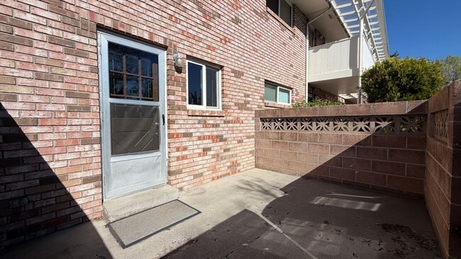 Building Photo - 1100 Harvard Wy Unit 1102 Harvard Way