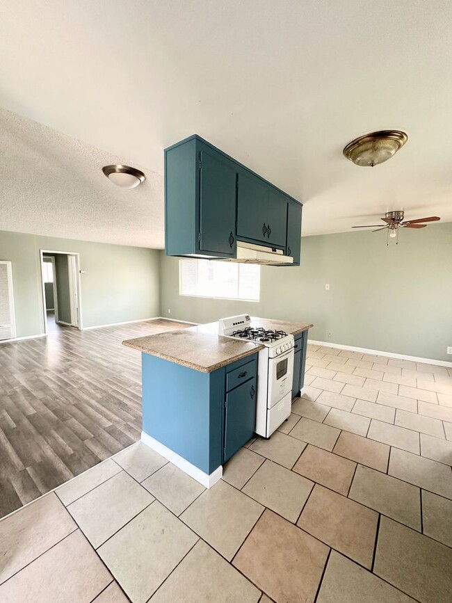 1746 E 10th St Unit 7