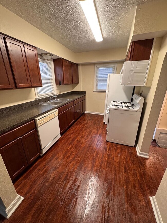 Photo - 631 Churchill Rd