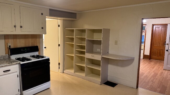 Photo - 412 E 5th St Unit Downstairs