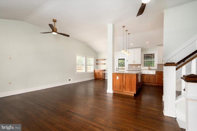 Photo - 102 Sycamore Rd