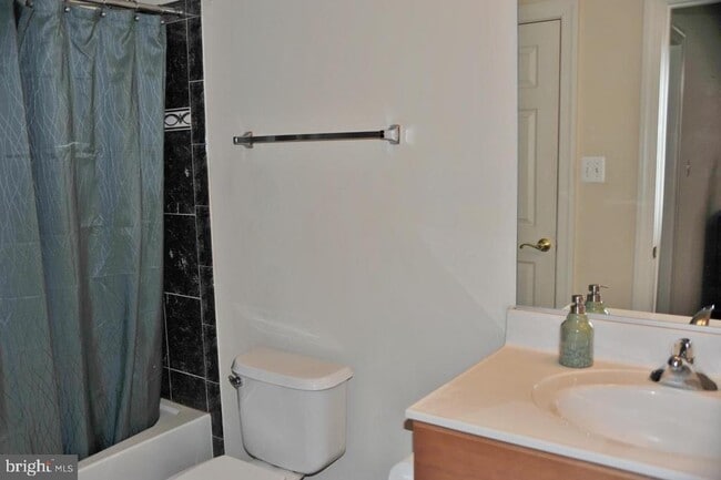 Photo - 7582 Venture Dr