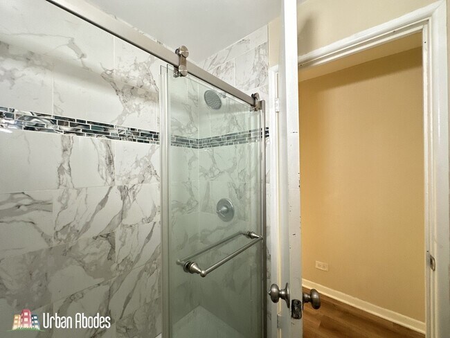 Photo - 672 W Sheridan Rd Unit A01C