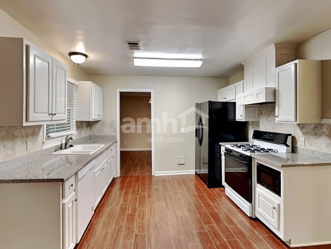 Photo - 2011 Aldbury Ln