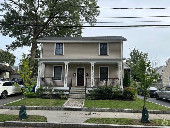 Building Photo - 20 Waban St Unit 1 Rental