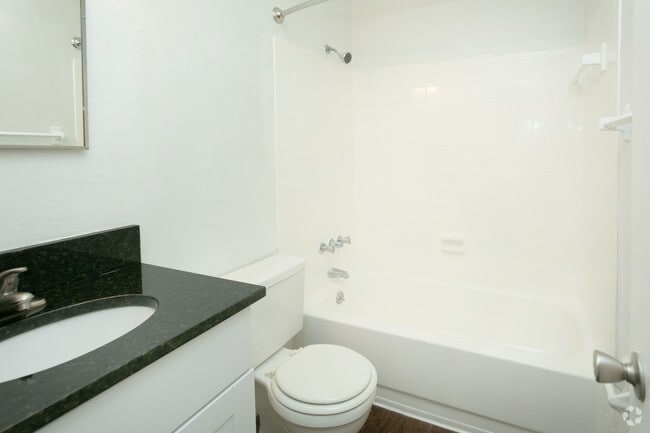 1 habitación, 1 baño, 580 pies cuadrados - Hamlet Cove