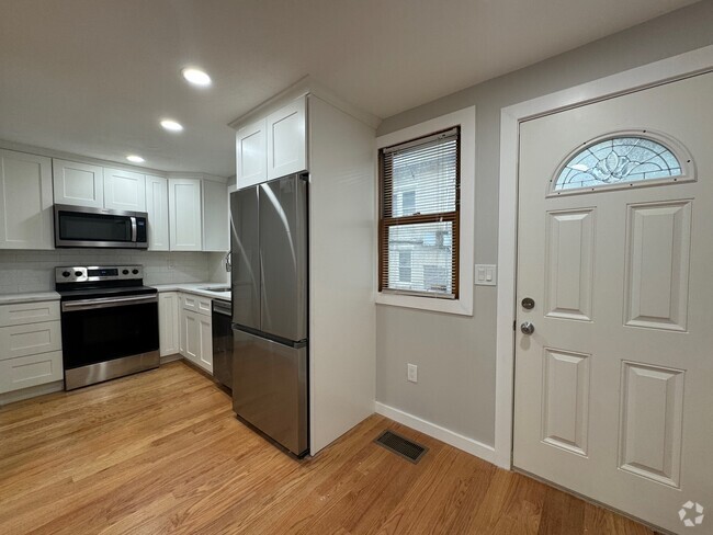 Building Photo - 41 Ashford St Unit 3 Rental
