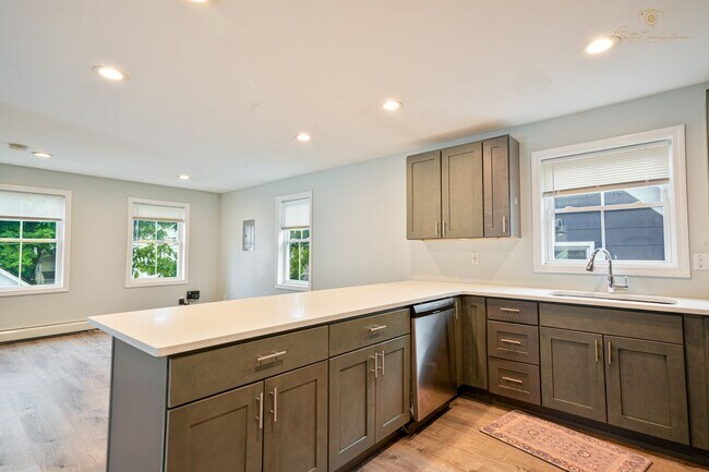 Photo - 174-176 Alabama Ave Unidad #2