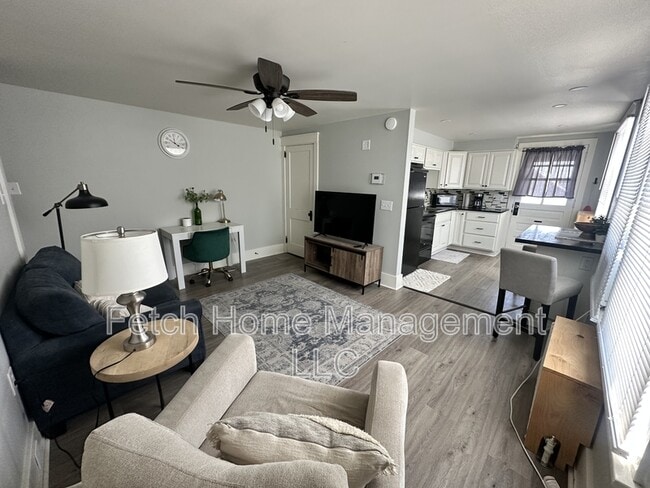 Photo - 836 W Main St