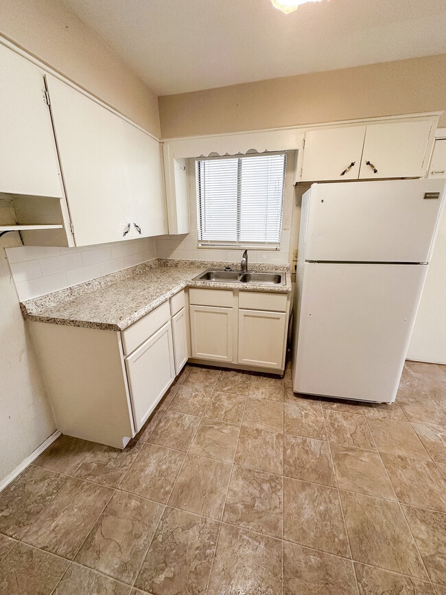 Photo - 430 NW Mission Blvd