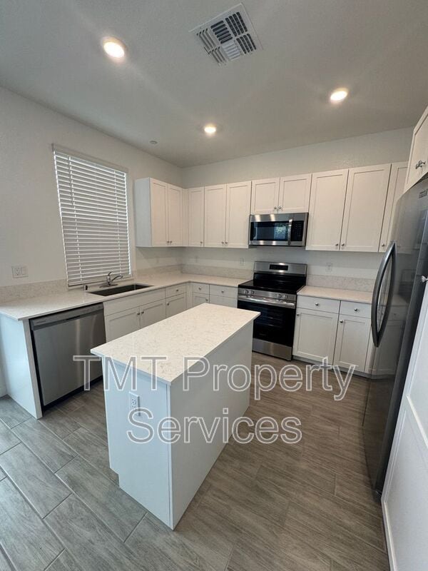 Photo - 867 Lk Pk Cir