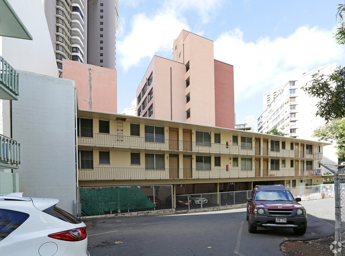 Photo - Uilani Apartments