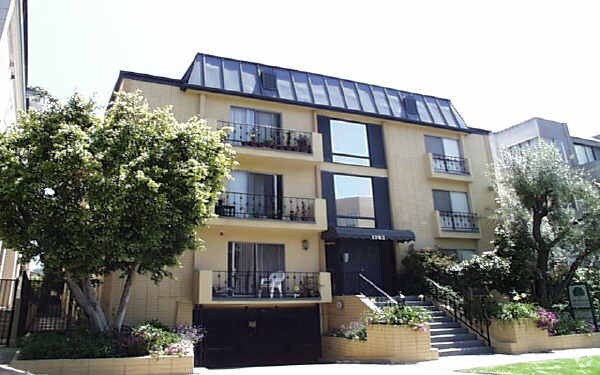 Photo - 1382 Kelton Ave