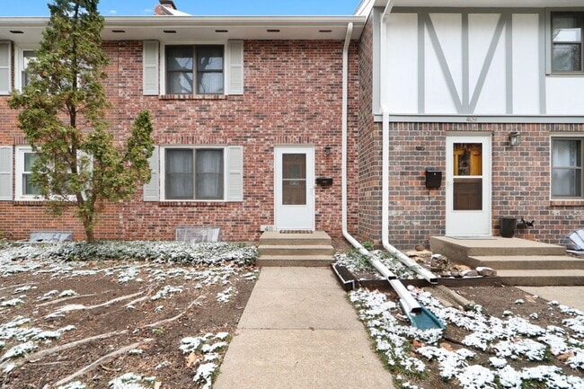 Building Photo - Discover Your Dream Home in Manhattan, KS!