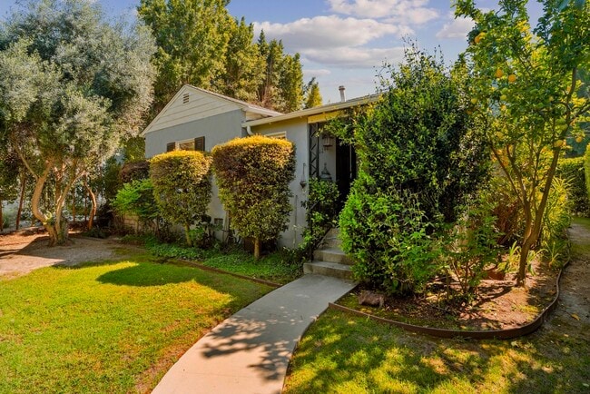 Front Yard - 4242 Van Nuys Blvd