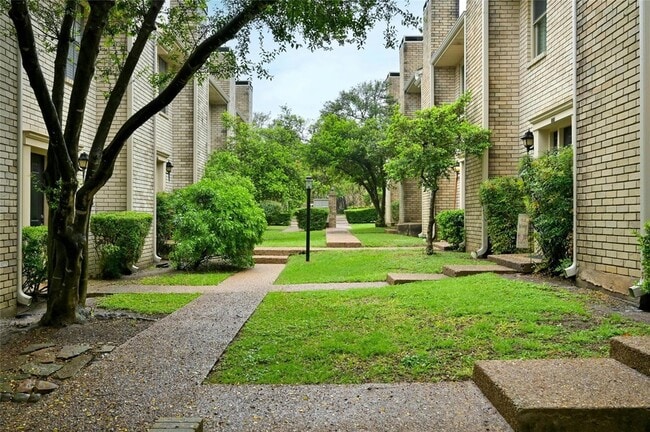 Building Photo - 8400 Jamestown Dr Unit 216 Rental