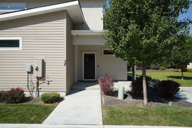 Building Photo - 38 E Ranch Dr Rental