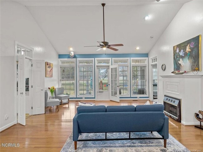 Photo - 1114 4 Wood Dr