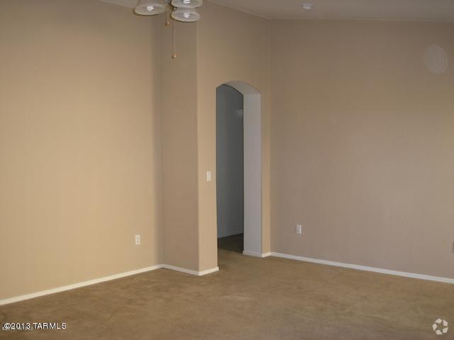Building Photo - Located in Sycamore Park and Vail School D... Rental