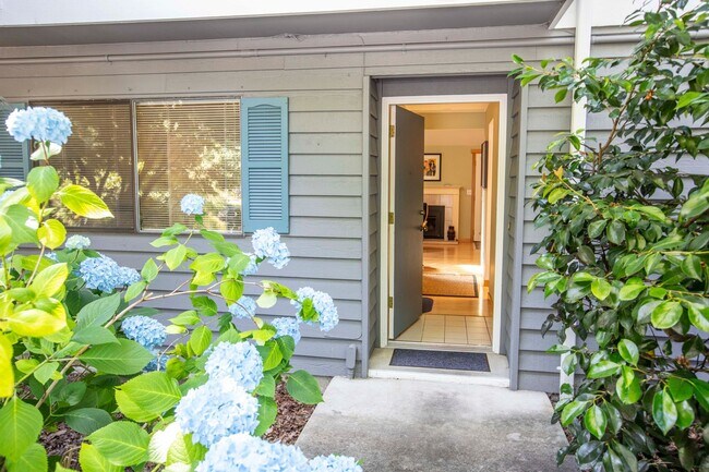 Lovely Fully Furnished Langley Condo-Ready... - Lovely Fully Furnished Langley Condo-Ready... Unit A-2