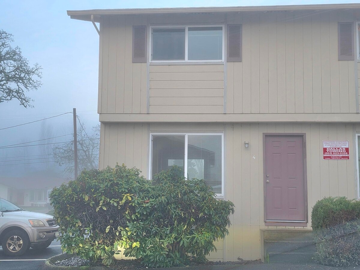 Photo - 121 NE Fern Pl