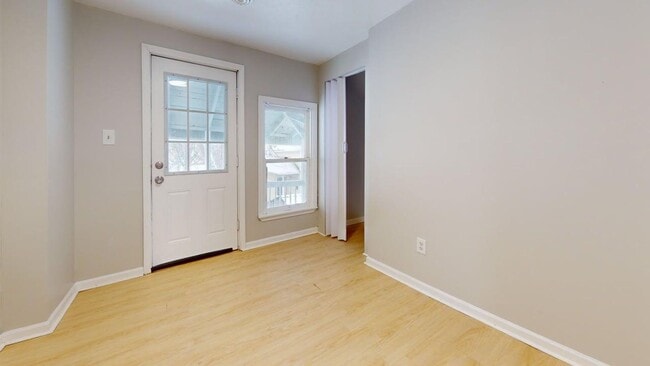 Photo - 3130 W 30th St Unidad 3130 W 30th St Up