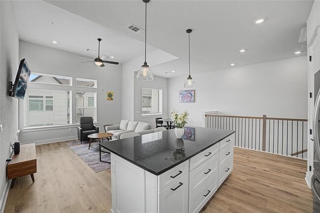 Photo - 2930 Moreno St