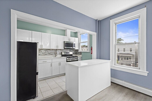 Photo - 209 Danforth Ave