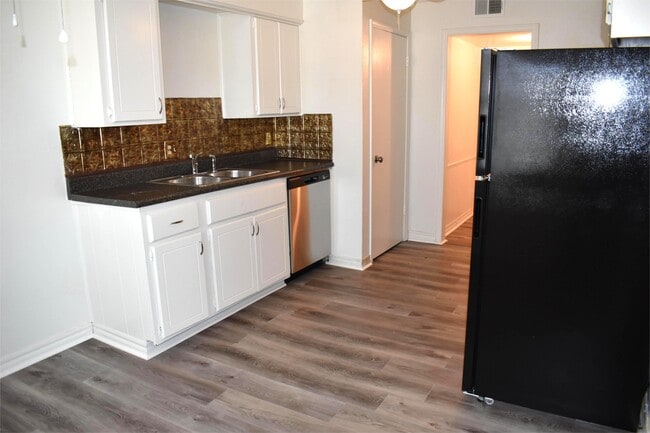 Photo - 1717 E Lindsey St