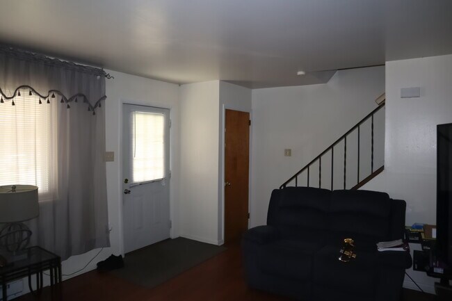 Photo - 198 Ellsworth St