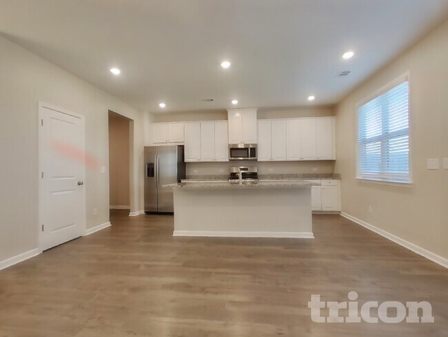 Photo - 195 Chapelcrest Ln