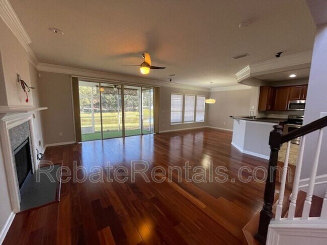 Photo - 11184 Castlemain Cir W