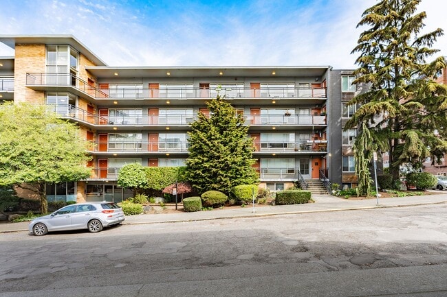 700 E Mercer