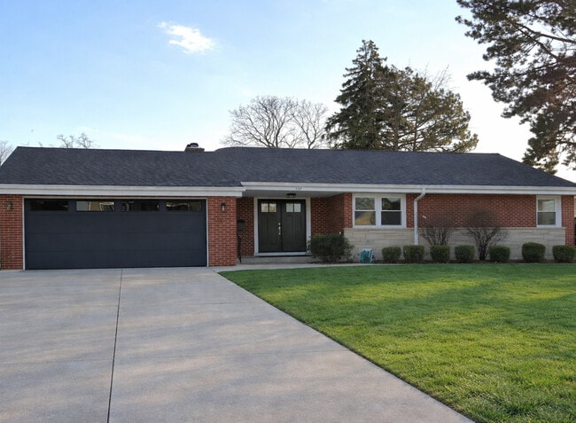 Building Photo - 389 Austin Ave