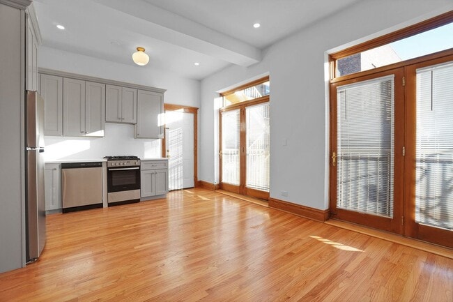 713 W Wrightwood Ave Unit 2R