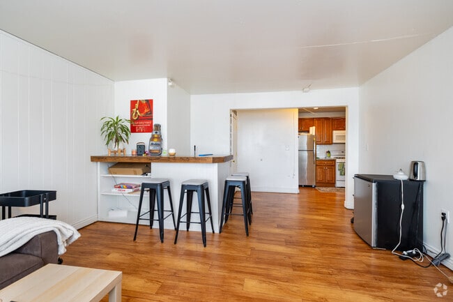 3 habitaciones, 1 baño - 111 m² - Sala de estar/comedor - Fully Renovated & Spacious Units Just Steps from CU Boulder & The Hill – Prime Location!