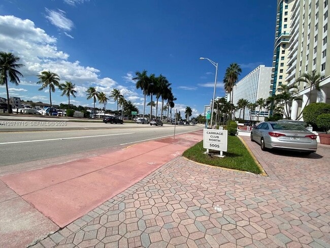 Photo - 5005 Collins Ave Unidad 722