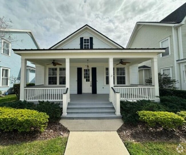 Building Photo - Completely remodeled 4 Bedroom 2 Bath sing... Rental