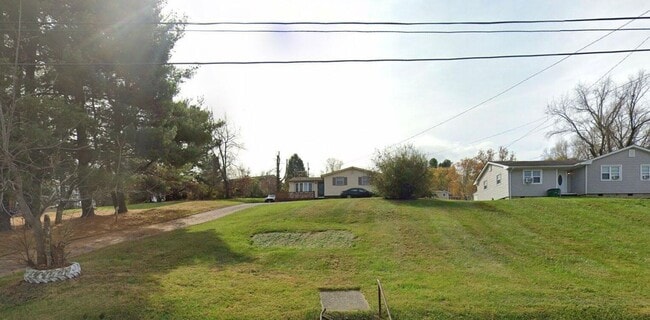 Building Photo - Christiansburg, 3 BR / 1 BA, Available for rent