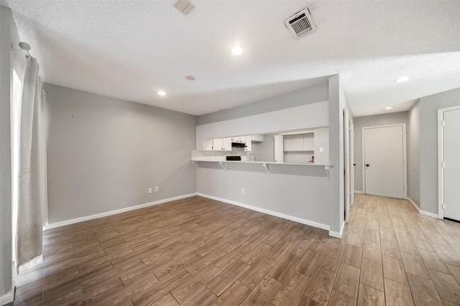 Photo - 20309 Sunny Shores Dr Unidad C