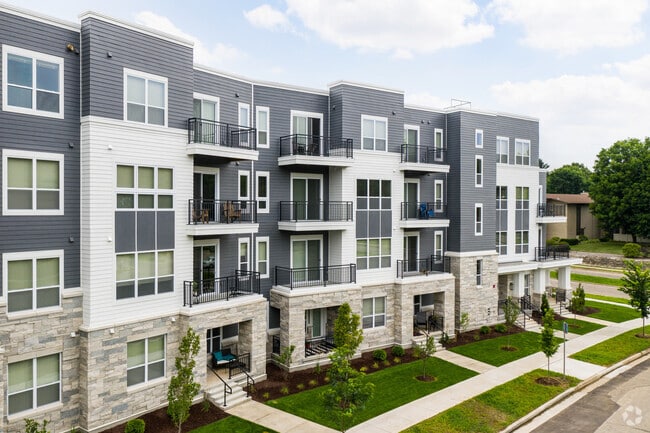 The Hamptons at Hilldale