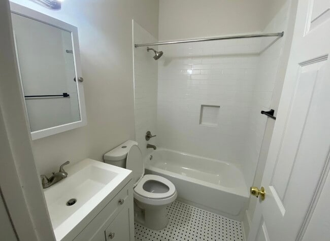 Photo - 18 Hemlock Dr