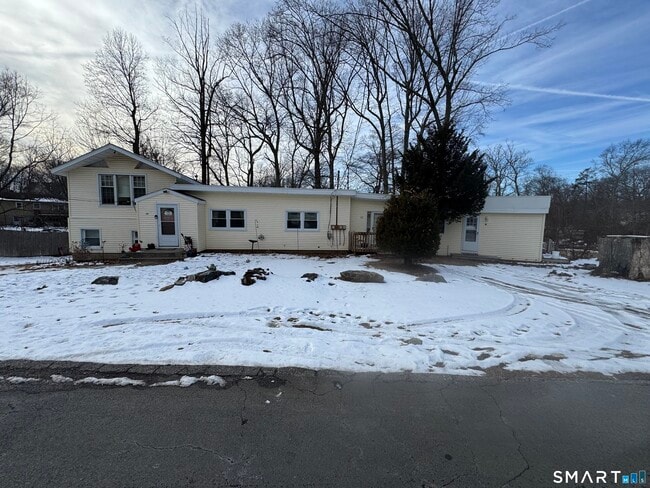 Building Photo - 67 Oronoque Trail